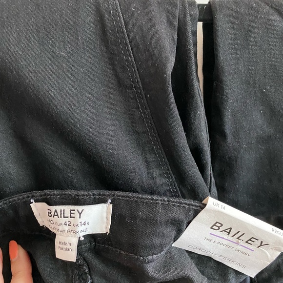 Two brand new pairs of black jeans - US 10 - Picture 3 of 4